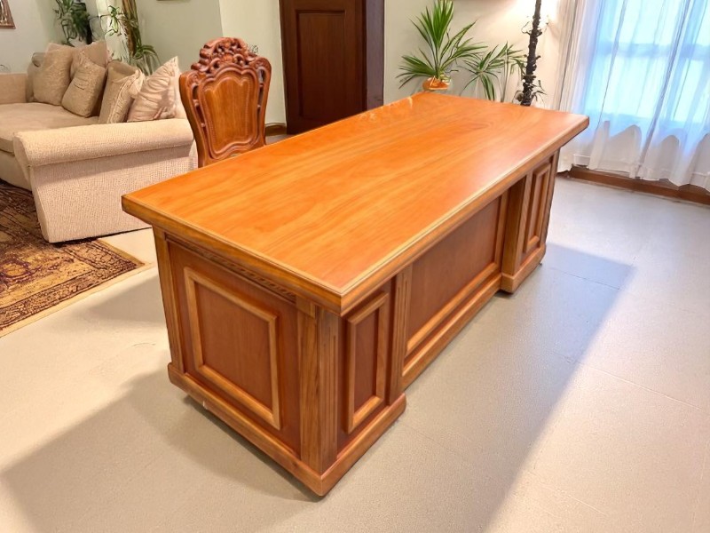 Mẹo tránh ẩm mốc dưới bàn làm việc