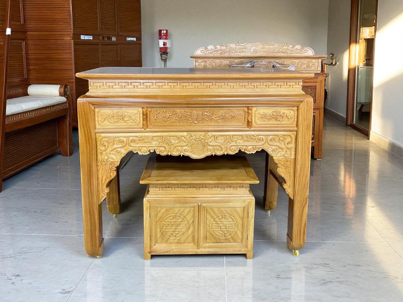 Bước làm sạch bàn thờ gỗ