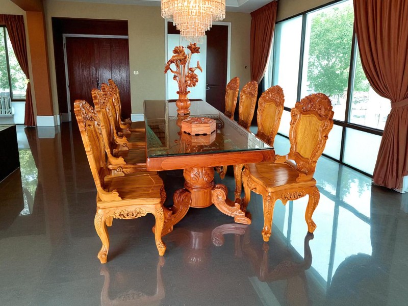 Địa chỉ bán bàn ăn gỗ tại HCM