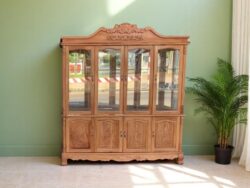 3 công dụng bất ngờ của tủ rượu gỗ trong nhà