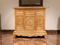 Loại bàn thờ gỗ tự nhiên phù hợp cho mọi gia đình