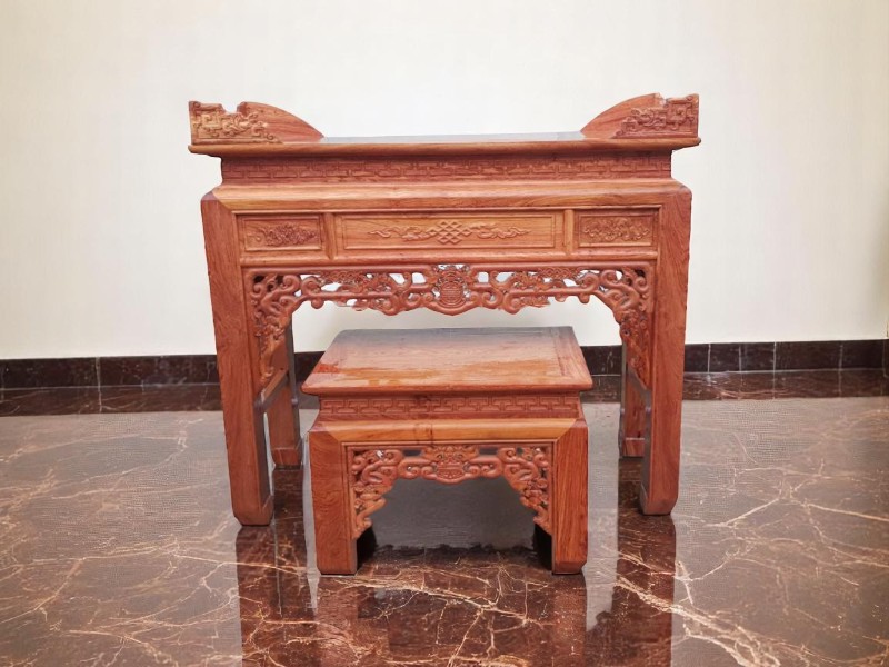 Mẹo giữ bàn thờ gỗ luôn mới như ngày đầu