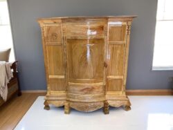 Bàn thờ treo tường hiện đại