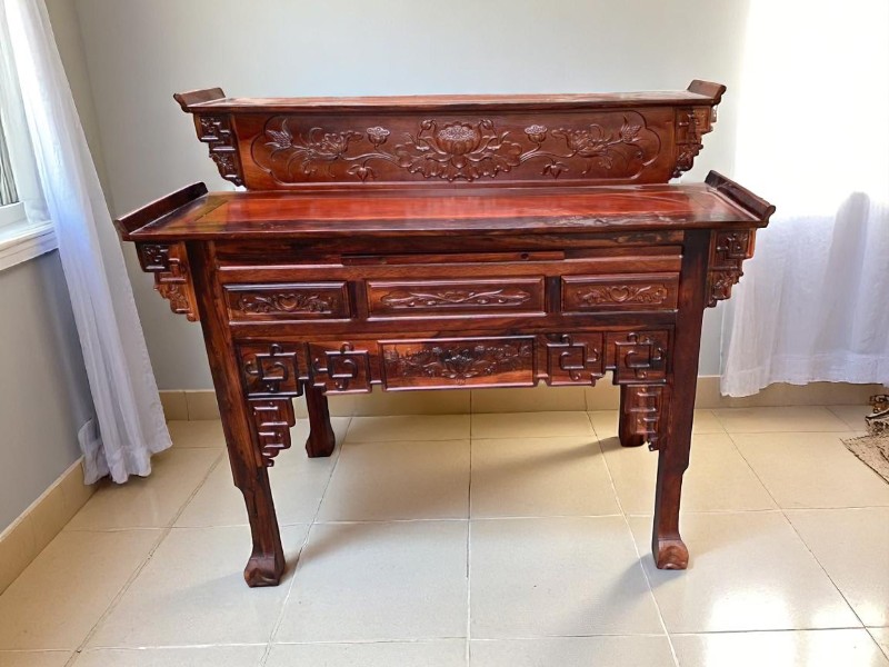 Bàn thờ treo tường hiện đại