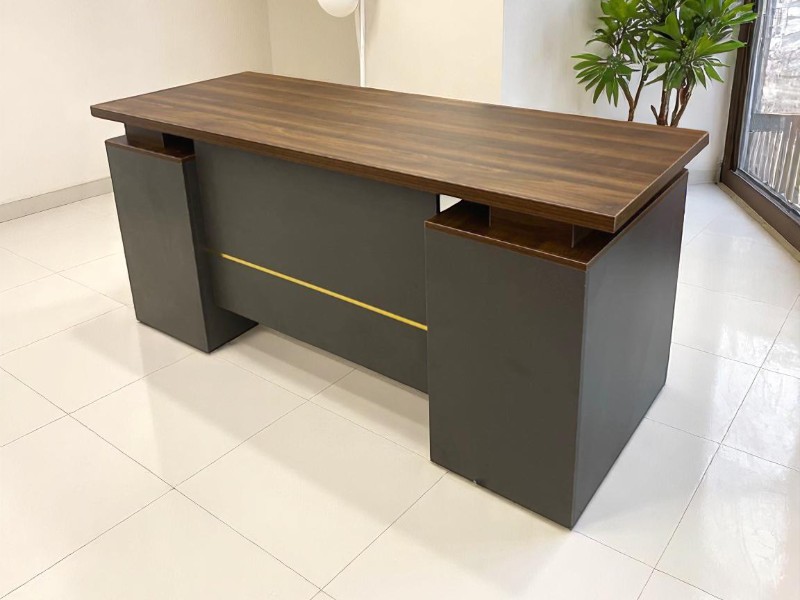 Cách bài trí bàn làm việc gỗ đúng phong thủy