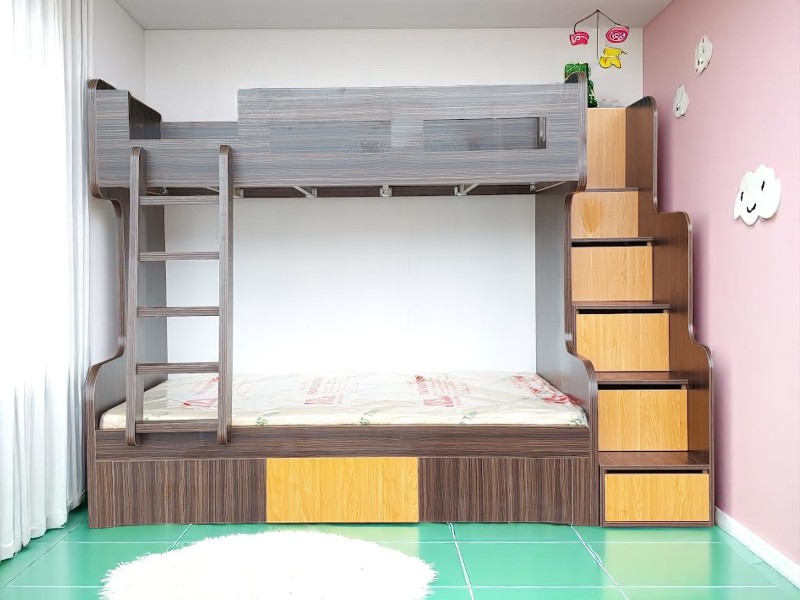 Giường tầng có bàn học phía dưới