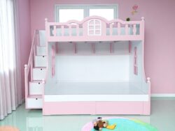 Giường tầng có bàn học phía dưới
