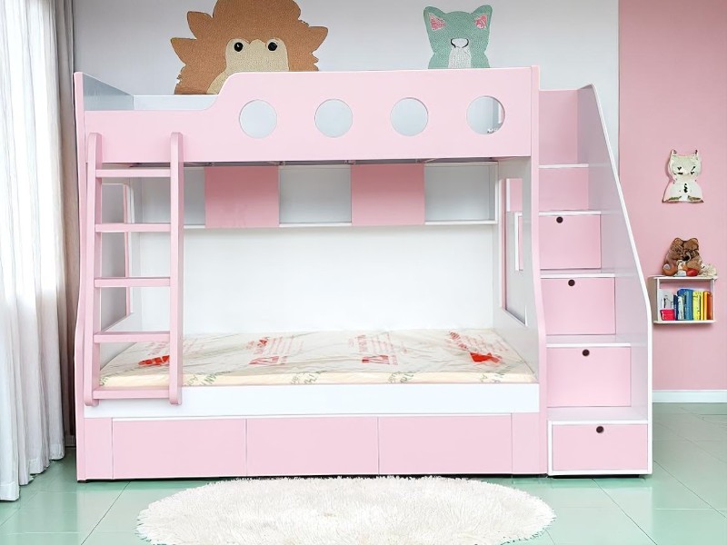 Giường tầng có bàn học phía dưới