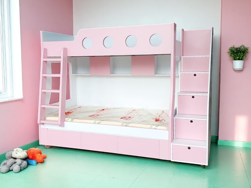 Giường tầng có bàn học phía dưới