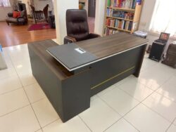 Mẹo tránh ẩm mốc dưới bàn làm việc