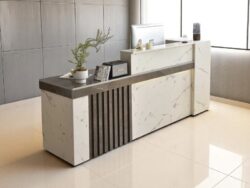 Quầy tiếp tân nhỏ gọn tại Phú Nhuận