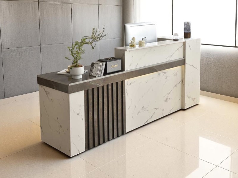 Quầy tiếp tân nhỏ gọn tại Phú Nhuận